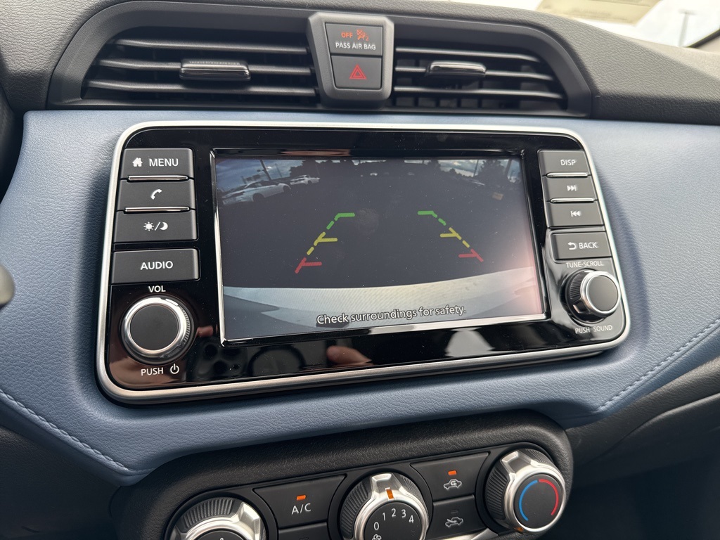2025 Nissan Versa 1.6 SV photo 21