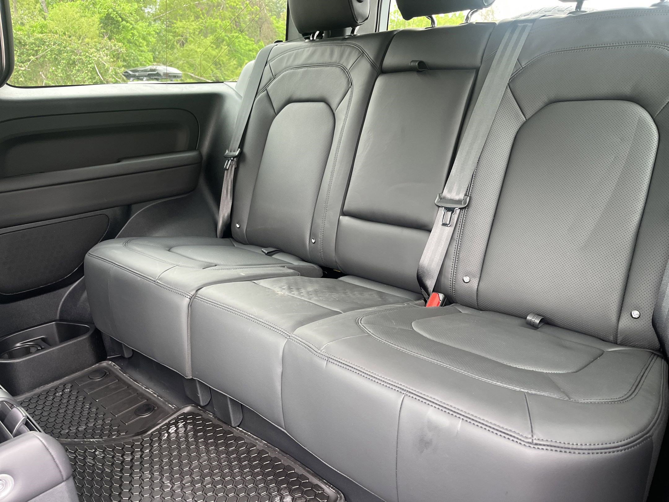 2025 Land Rover Defender S photo 14