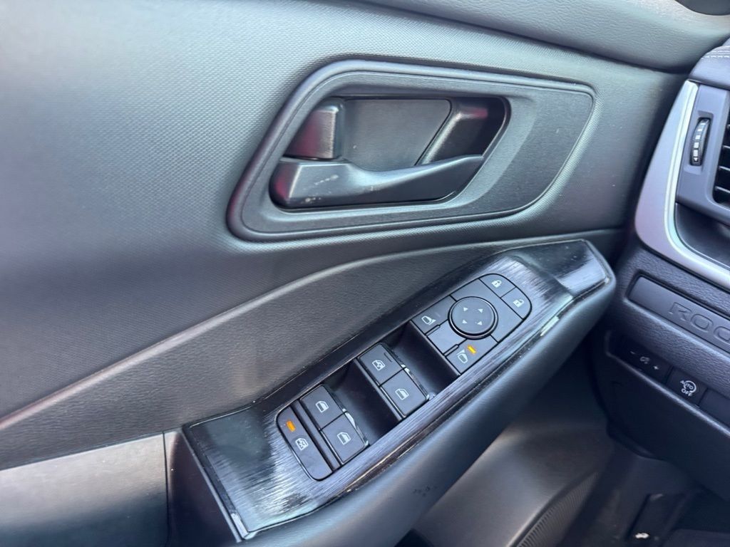 2025 Nissan Rogue S photo 11