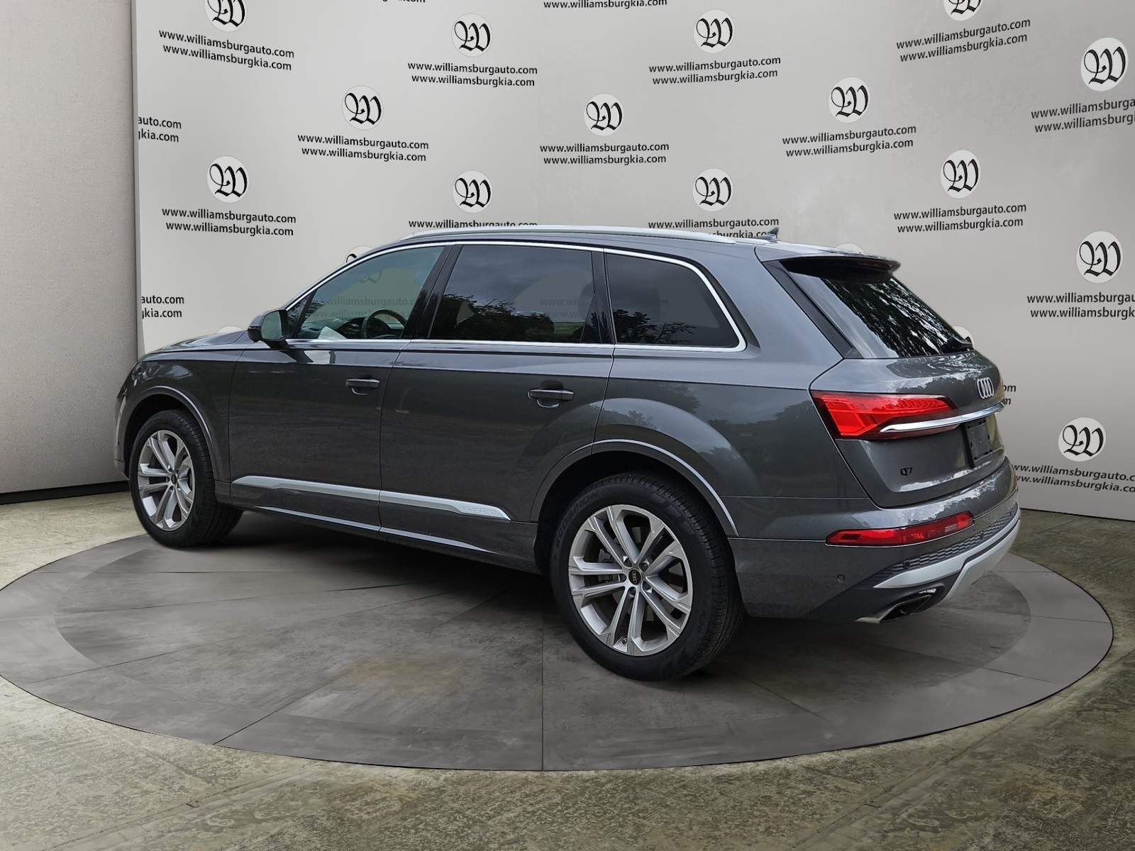 2025 Audi Q7 55 Premium Plus photo 3