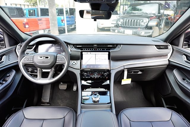 New 2025 Baltic Gray Metallic Clear-Coat Exterior Paint Jeep Limited image 23