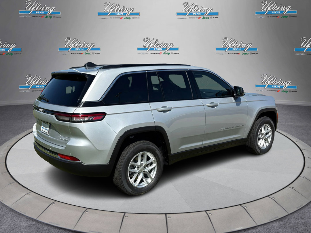 2025 Jeep Grand Cherokee Laredo X photo 2
