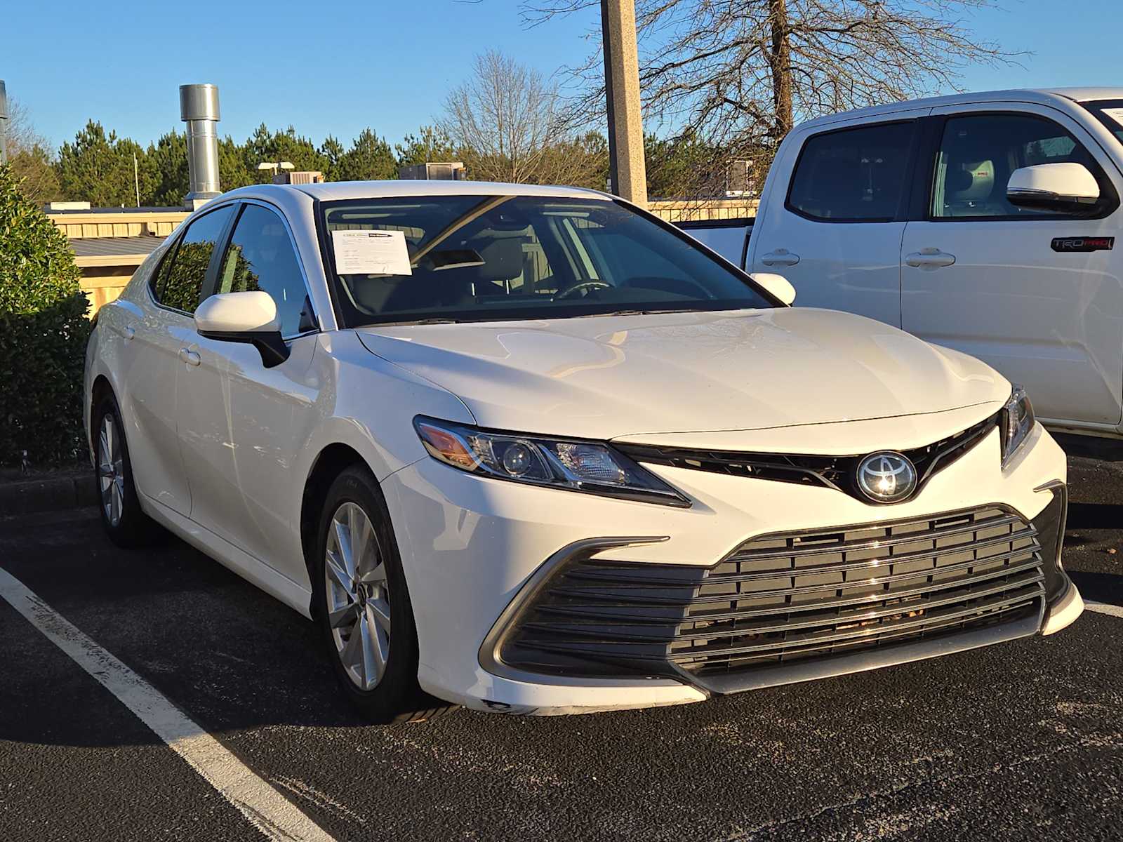 2022 Toyota Camry LE's photo