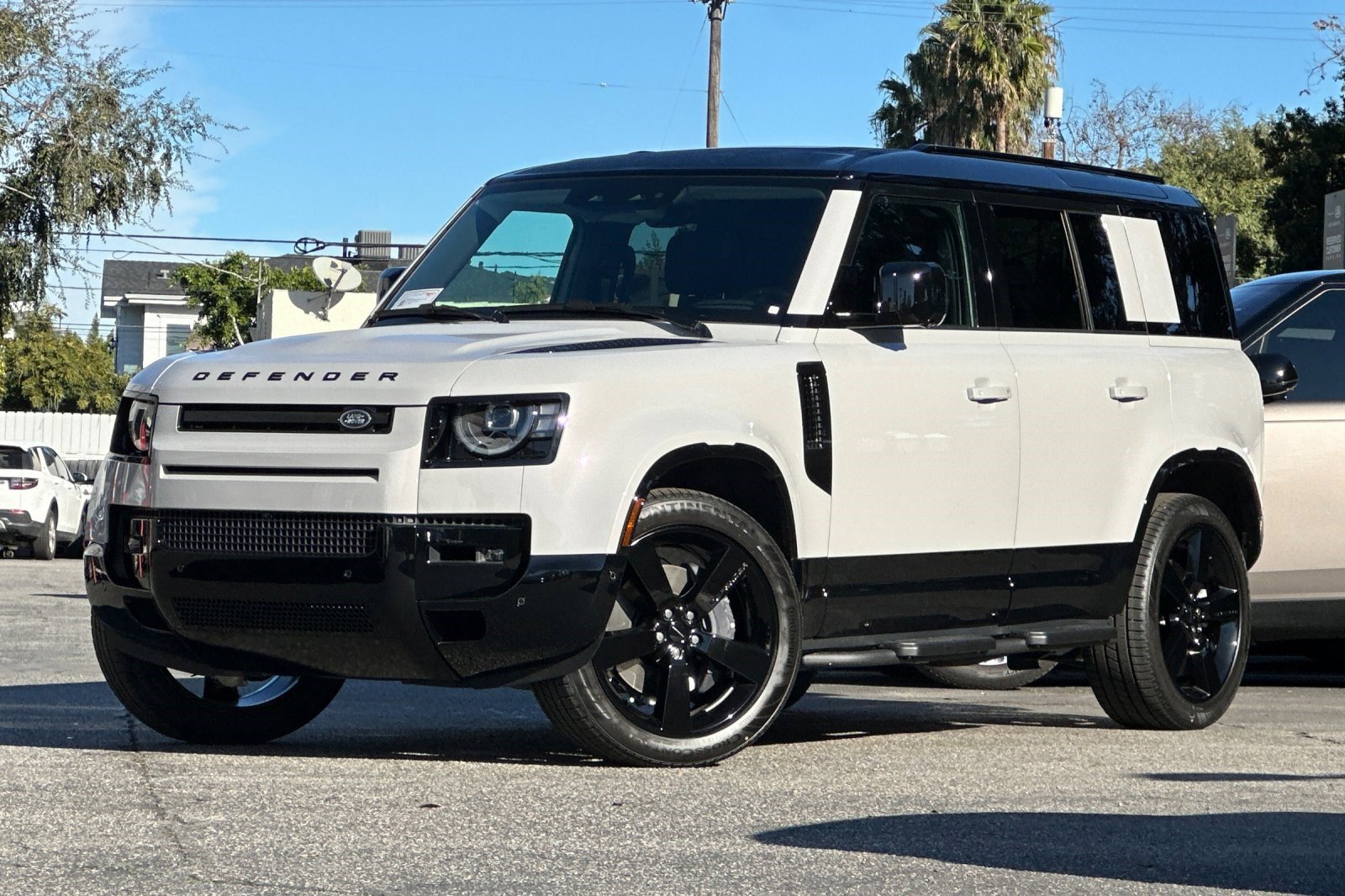 2026 Land Rover Defender X-Dynamic SE's photo