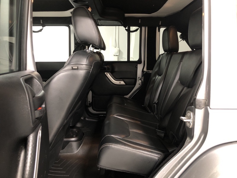 2016 Jeep Wrangler Unlimited Sahara photo 14