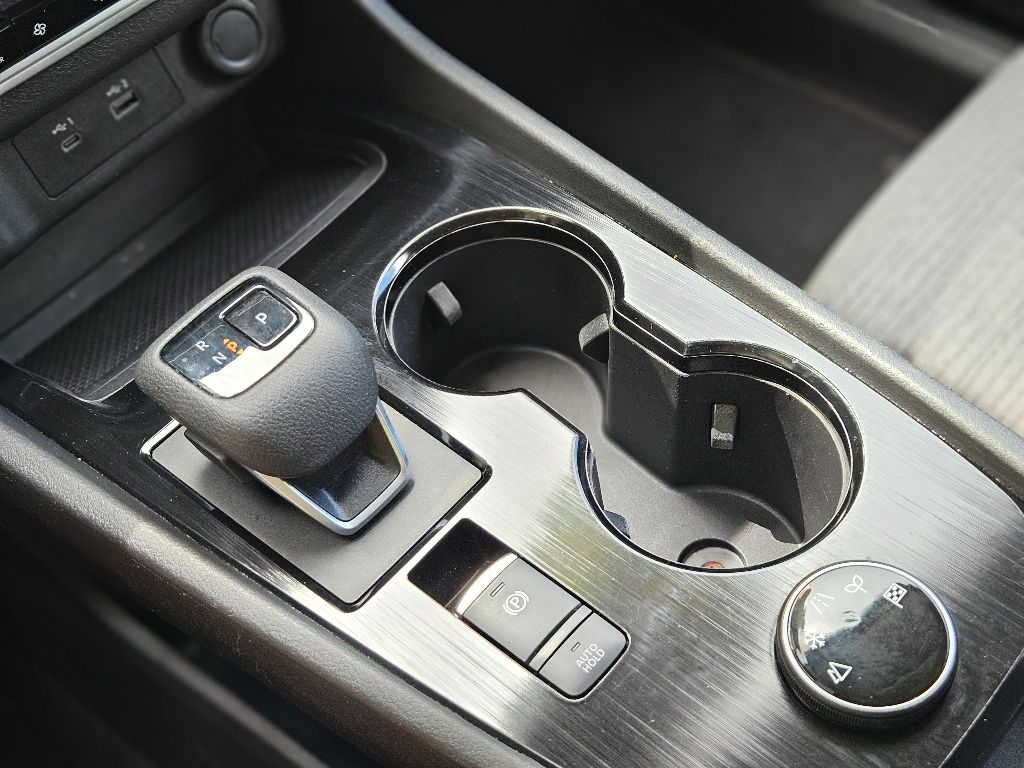 2022 Nissan Rogue SV photo 23