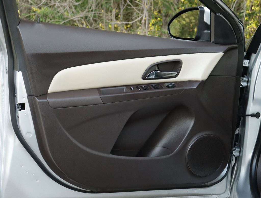 2015 Chevrolet Cruze LT photo 19