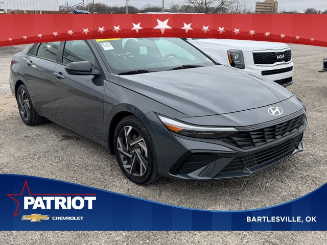 2025 Hyundai Elantra SEL's photo