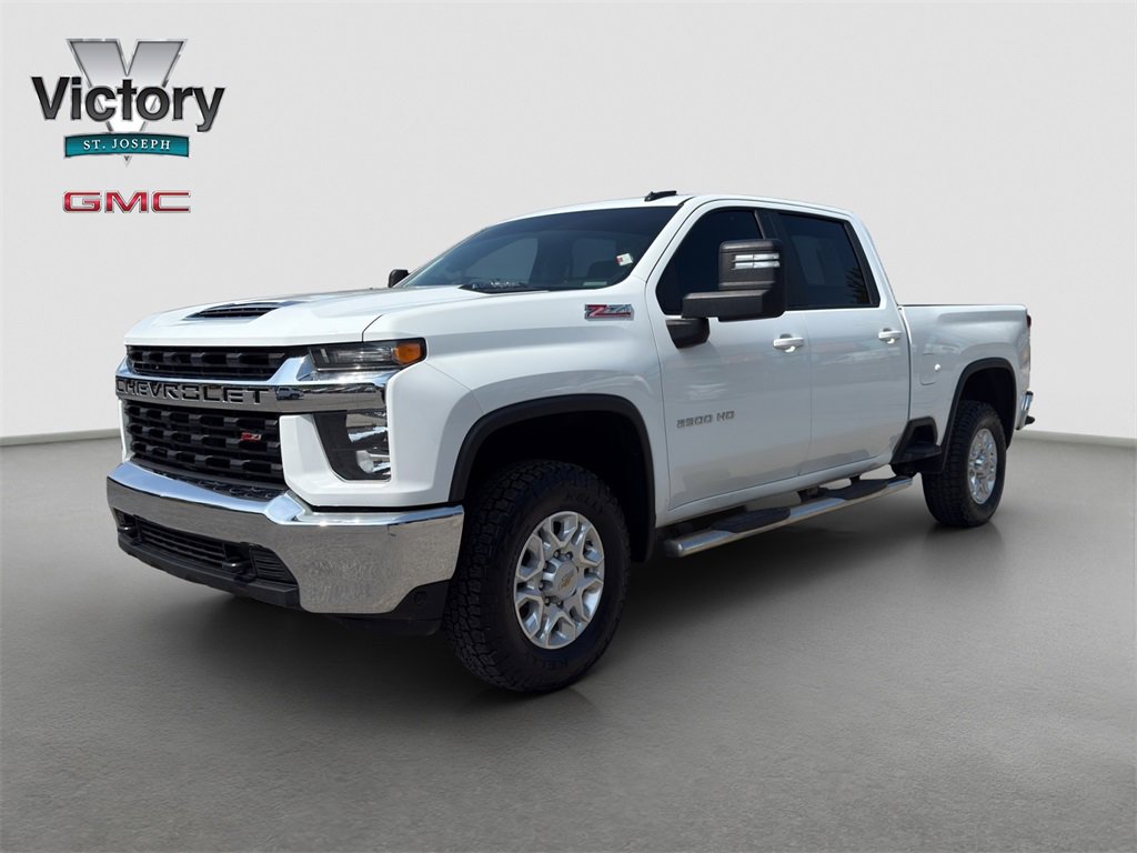2021 Chevrolet Silverado LT photo 4