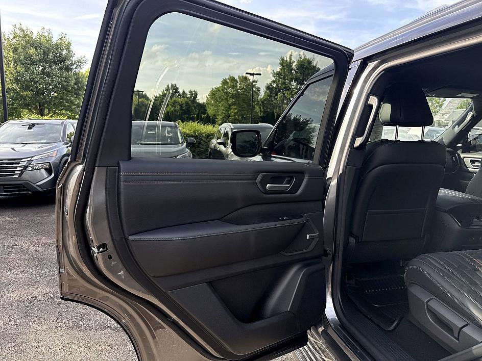 2025 Nissan Armada photo 8