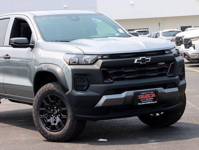2026 Chevrolet Colorado Trail Boss photo 2