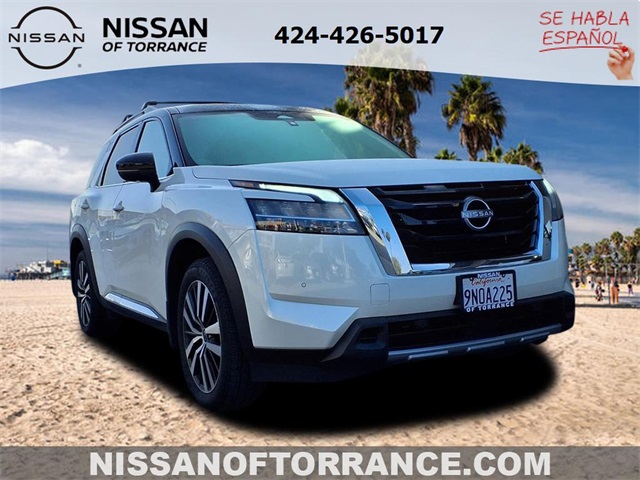 2024 Nissan Pathfinder Platinum's photo