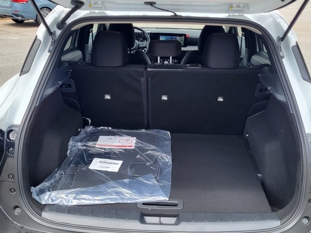 2025 Nissan Kicks SV photo 5