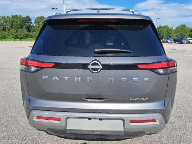 2024 Nissan Pathfinder Platinum photo 5