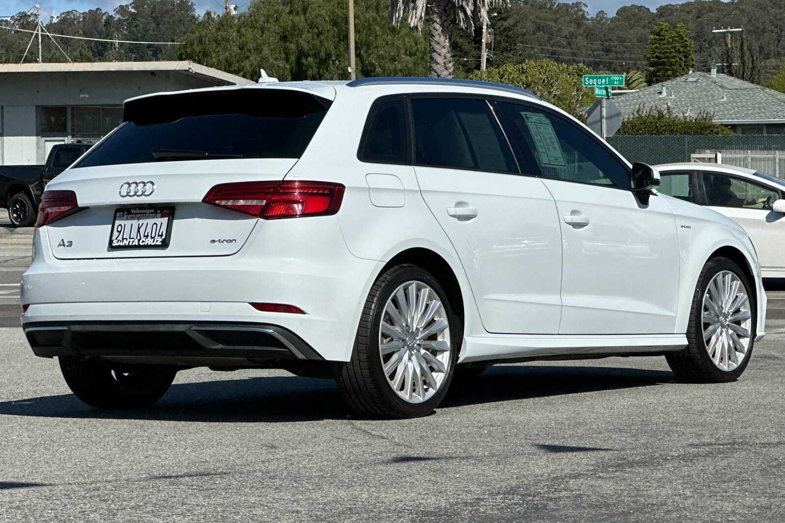 2017 Audi A3 E-tron Premium photo 2