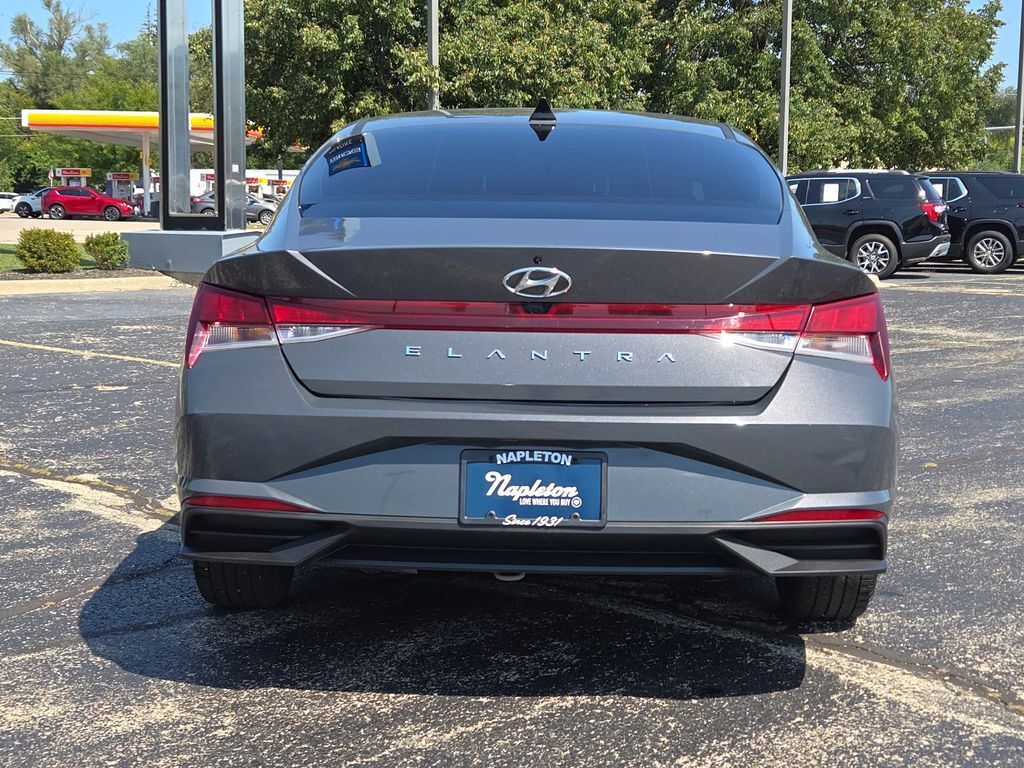 2023 Hyundai Elantra SEL photo 9