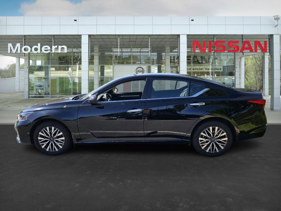 2023 Nissan Altima 2.5 SV photo 5
