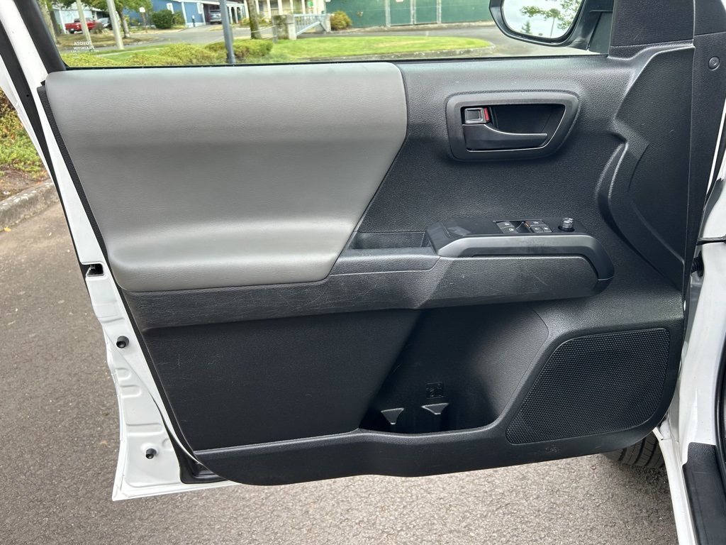 2022 Toyota Tacoma SR photo 11