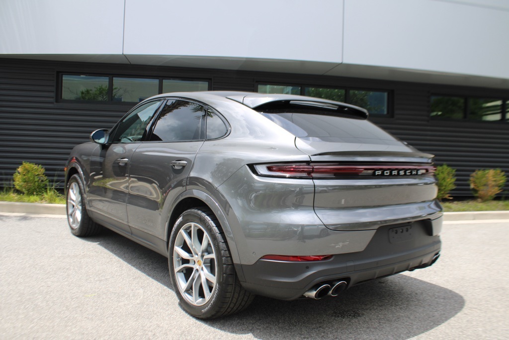 2024 Porsche Cayenne Coupe photo 2