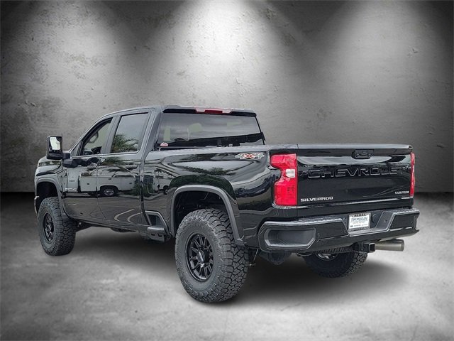 2025 Chevrolet Silverado 2500HD Custom photo 4