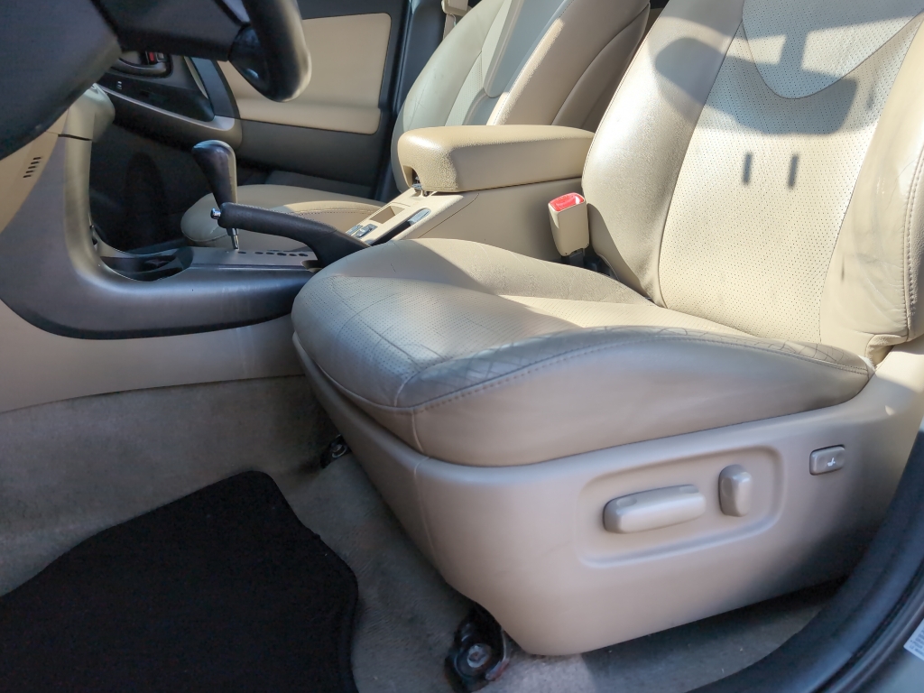 2010 Toyota RAV4 Limited photo 11