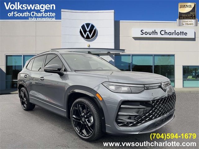 2026 Volkswagen Tiguan SE R-LINE BLACK's photo