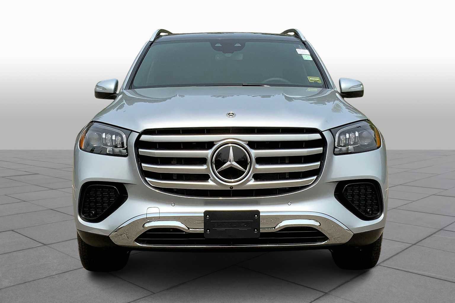 2025 Mercedes Benz GLS 450 4MATIC photo 3