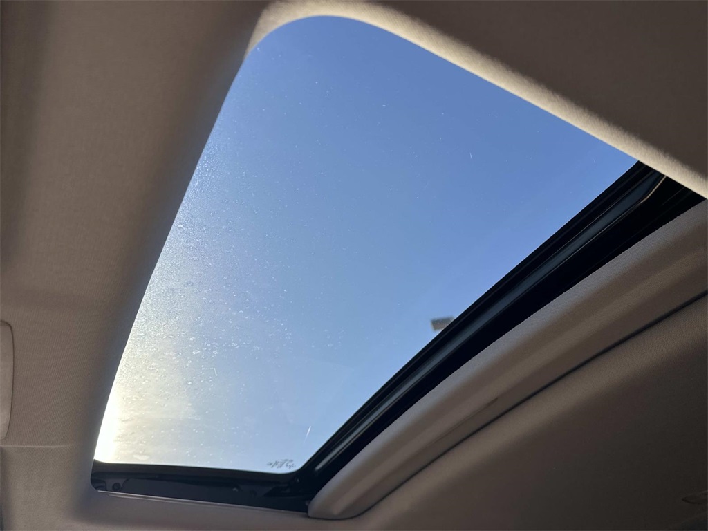 2021 Honda CR-V Touring photo 4