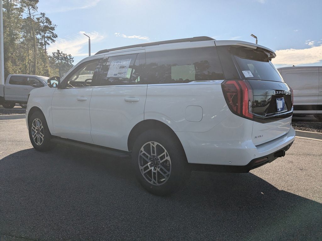 2025 Ford Expedition photo 6