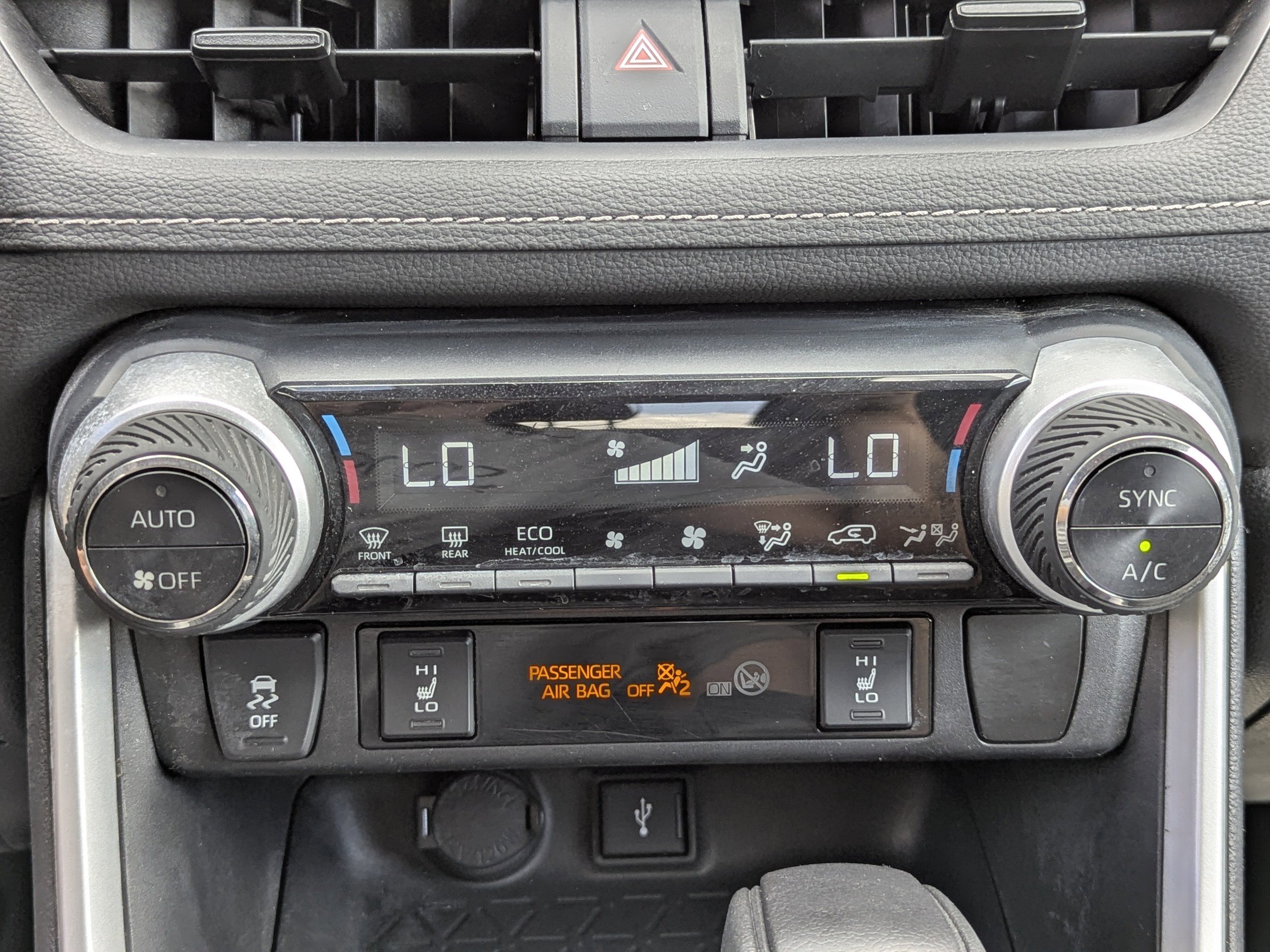 2021 Toyota RAV4 Hybrid XLE photo 16
