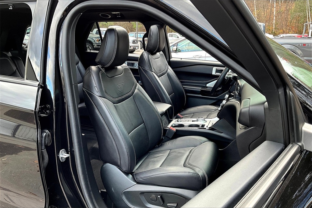 2023 Ford Explorer ST photo 9