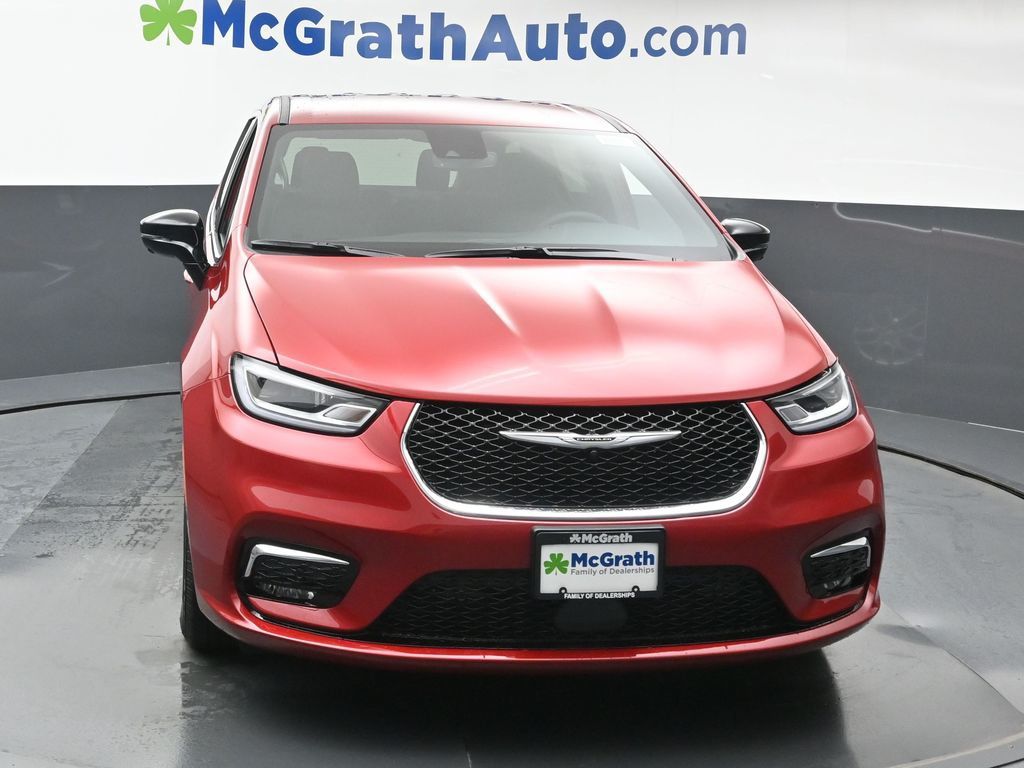 2026 Chrysler Pacifica photo 2