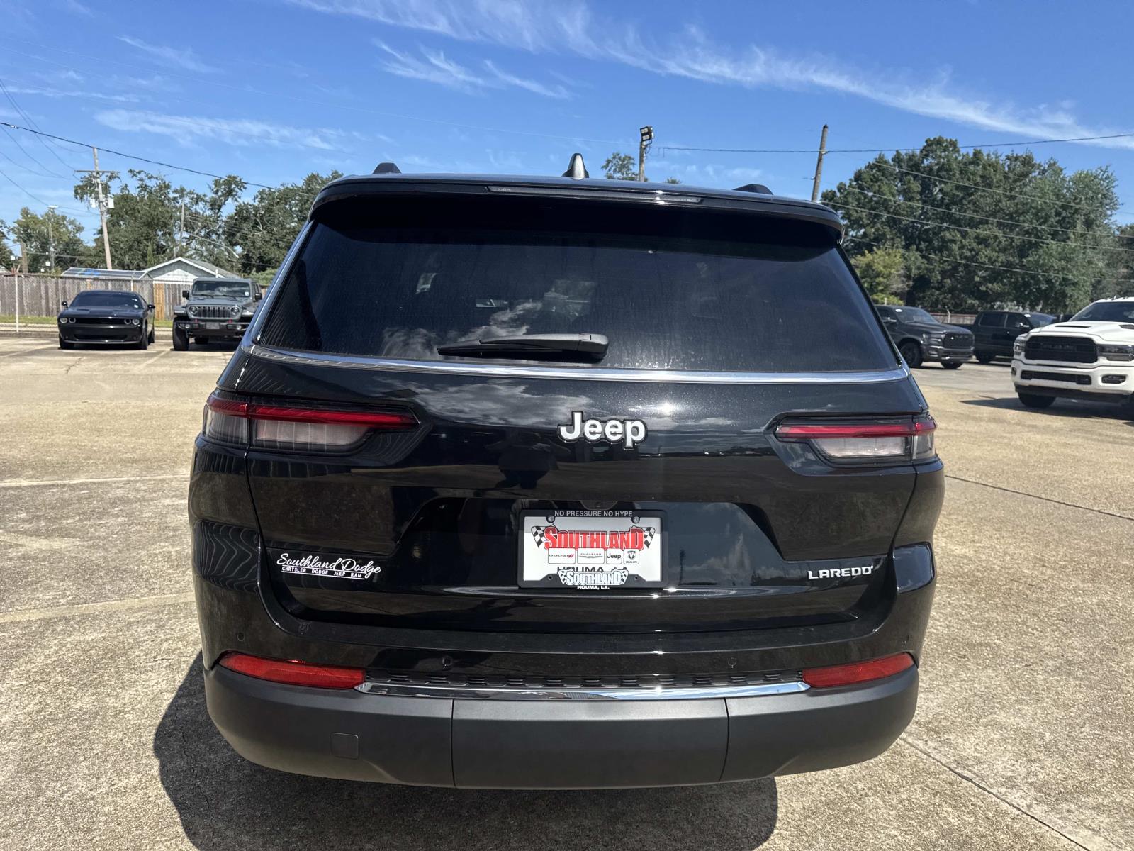 2025 Jeep Grand Cherokee Laredo X photo 3