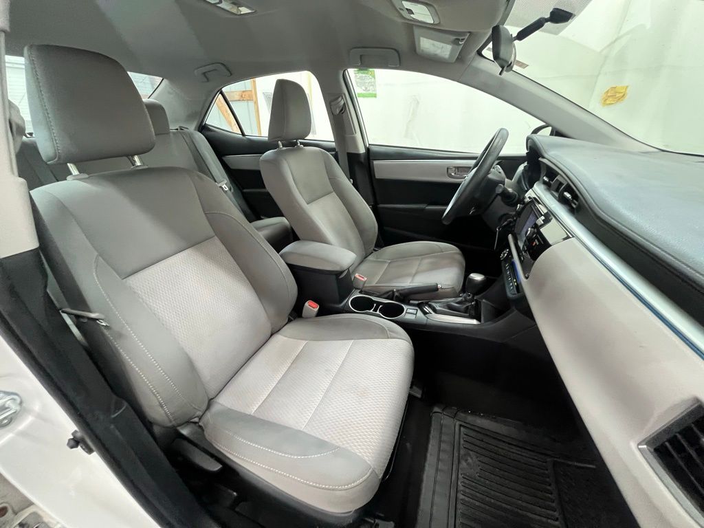 2015 Toyota Corolla LE photo 11