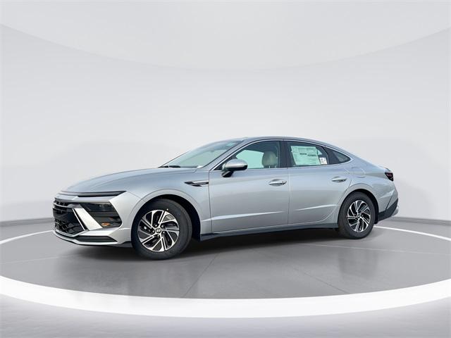 2026 Hyundai Sonata Hybrid Blue's photo