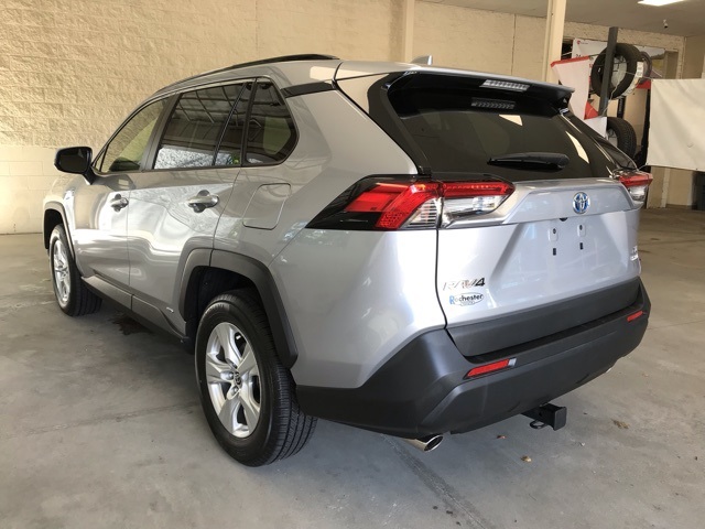 2020 Toyota RAV4 Hybrid XLE photo 5
