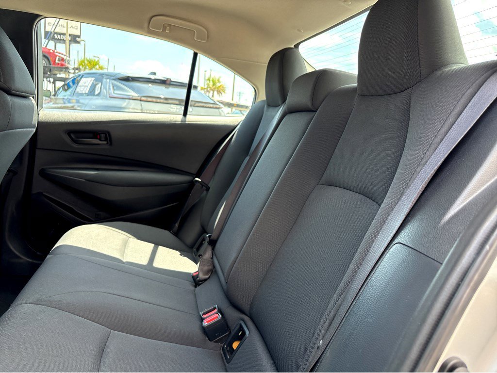 2022 Toyota Corolla LE photo 17