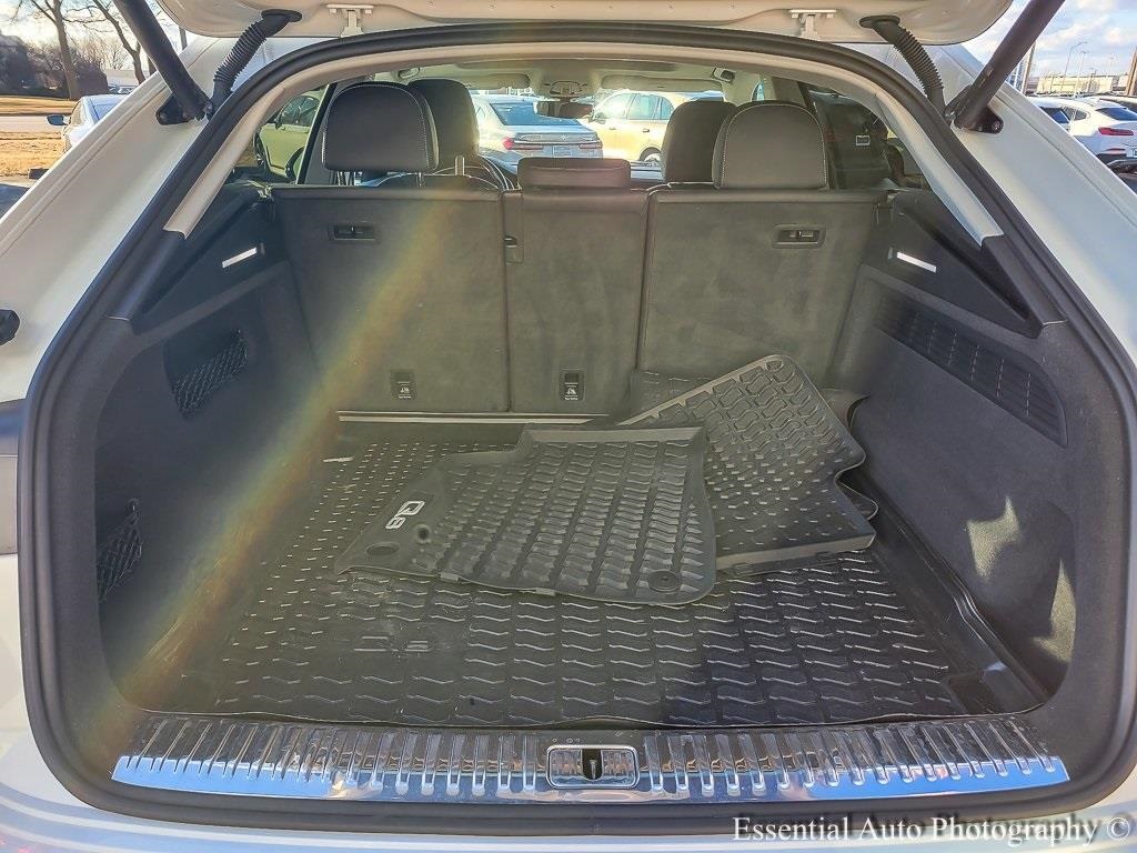 2022 AUDI Q8 - Image 18