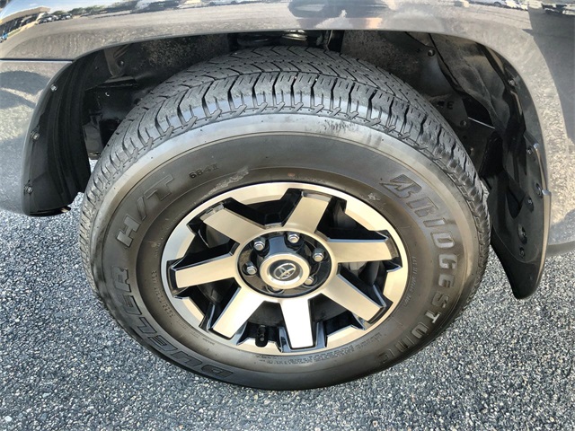 2024 Toyota 4Runner TRD Off-Road photo 2