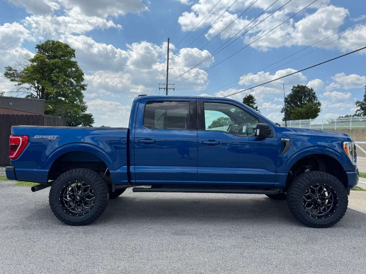 2023 Ford F-150 XLT photo 2