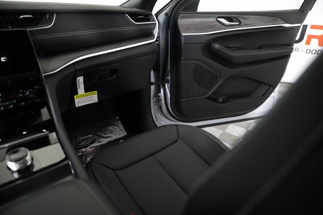 2025 Jeep Grand Cherokee Limited photo 18