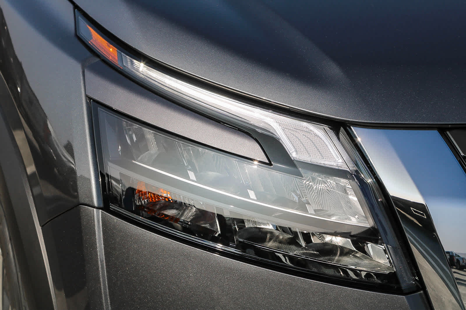 2025 Nissan Pathfinder S photo 4