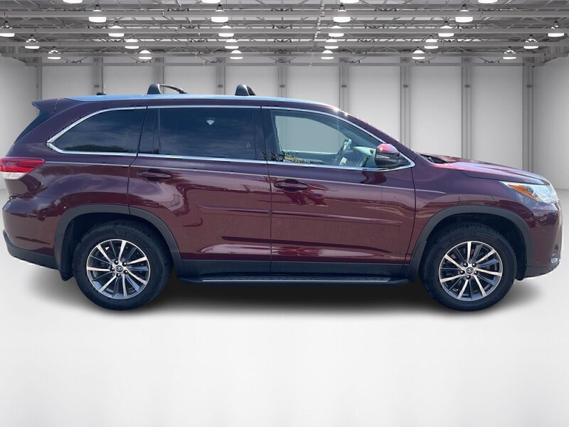 2019 Toyota Highlander XLE photo 5