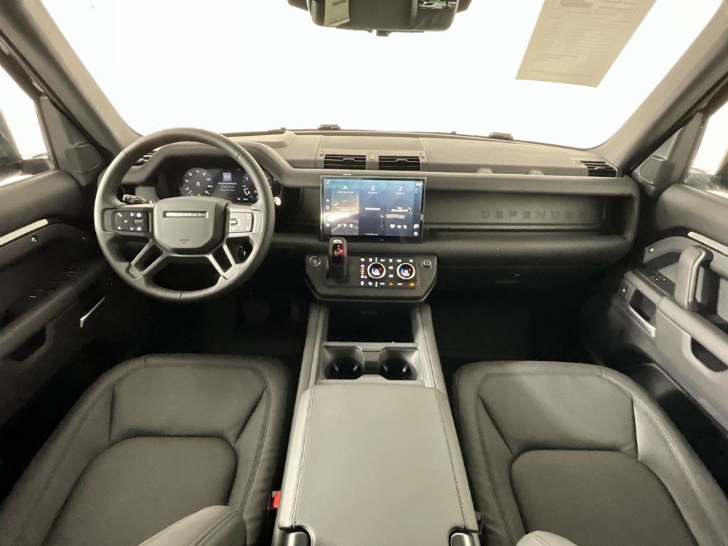 2025 Land Rover Defender 110 X-Dynamic SE photo 3