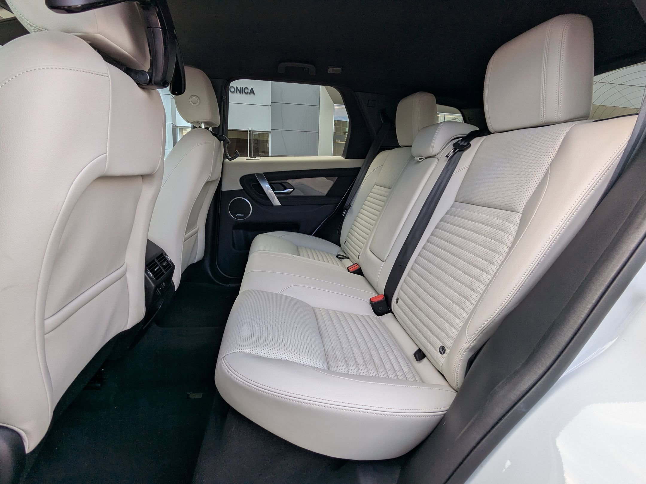 2023 Land Rover Discovery Sport SE photo 17