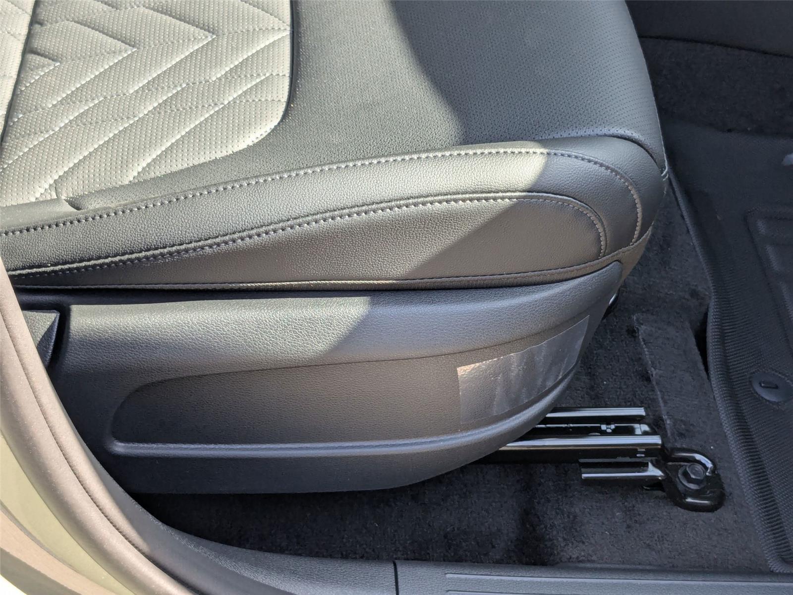 2025 Kia Sportage Plug-In Hybrid X-Line photo 36
