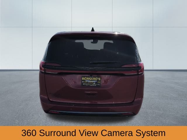 2026 Chrysler Pacifica photo 5