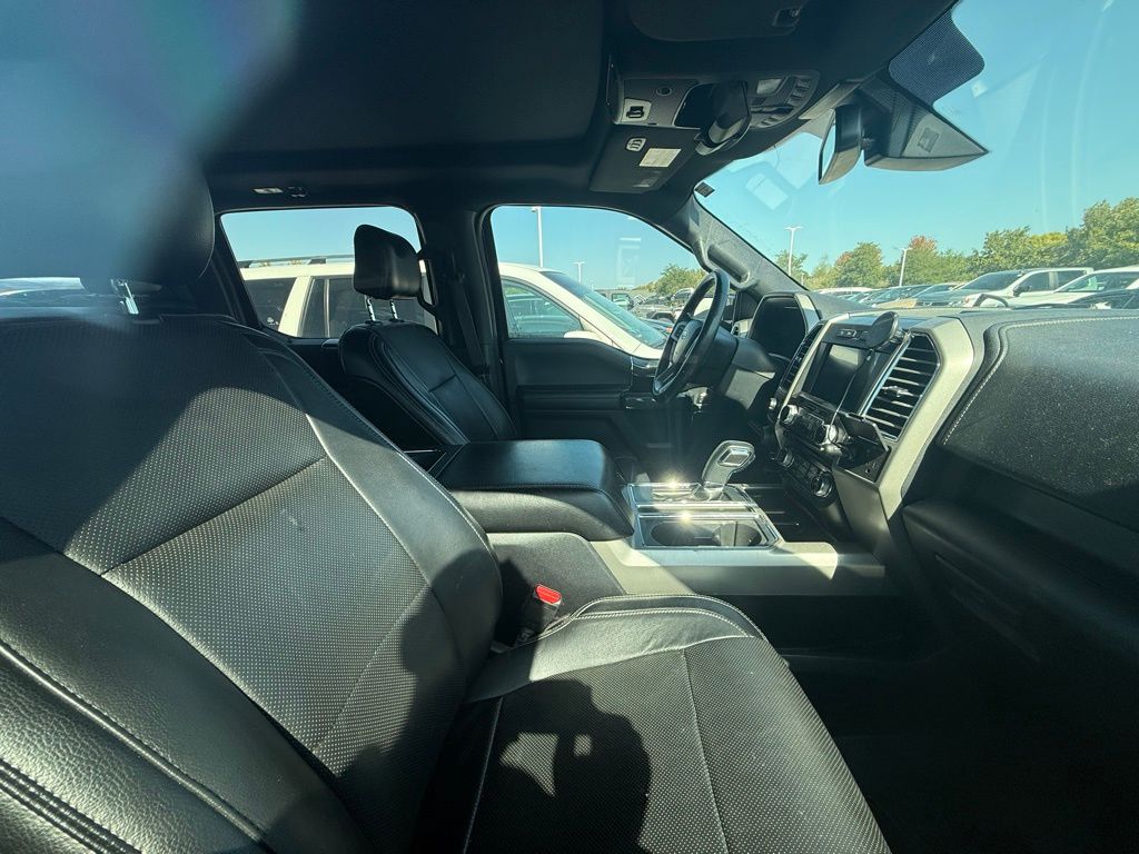 2016 Ford F-150 Lariat photo 2