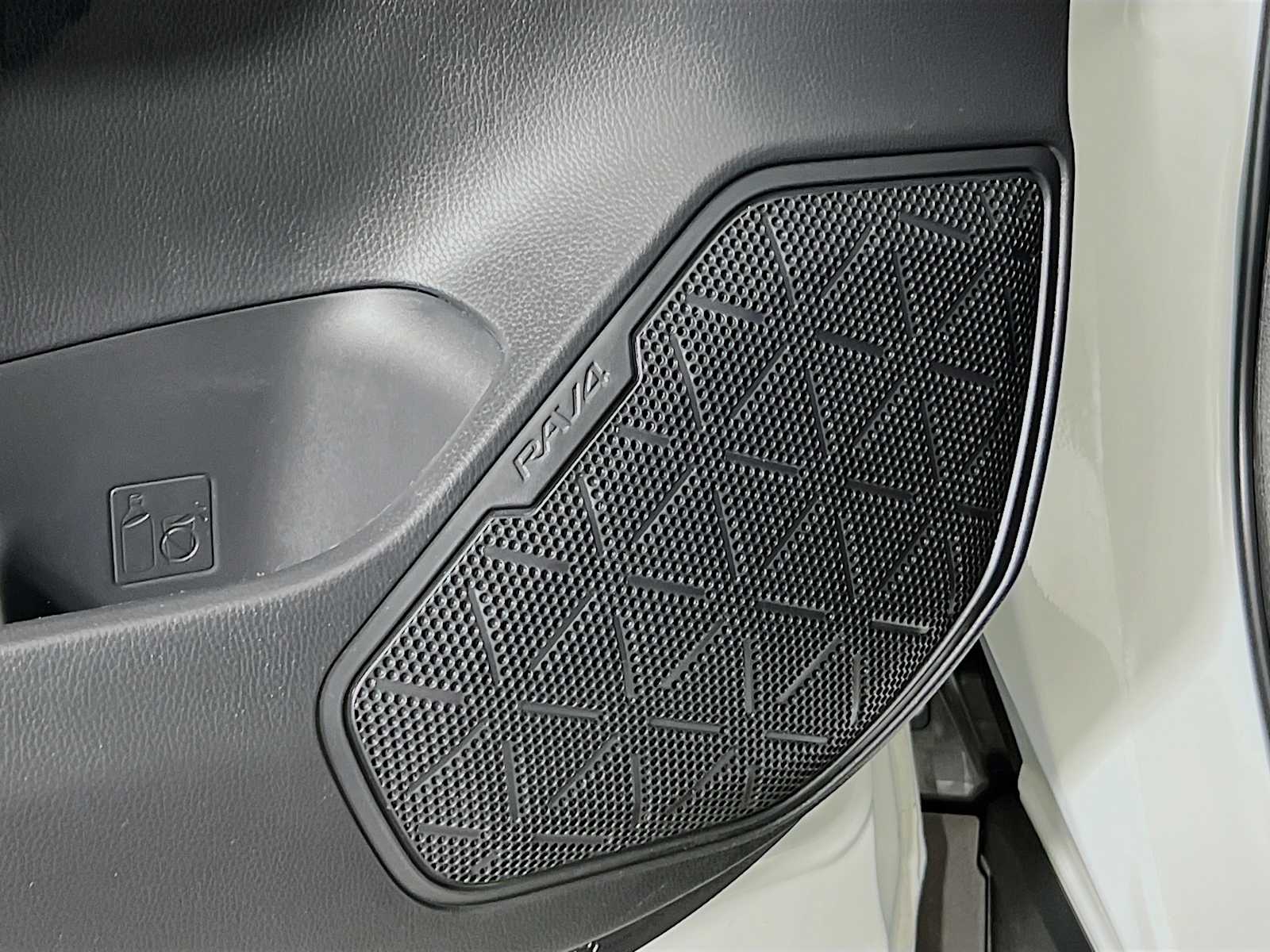 2023 Toyota RAV4 LE photo 16