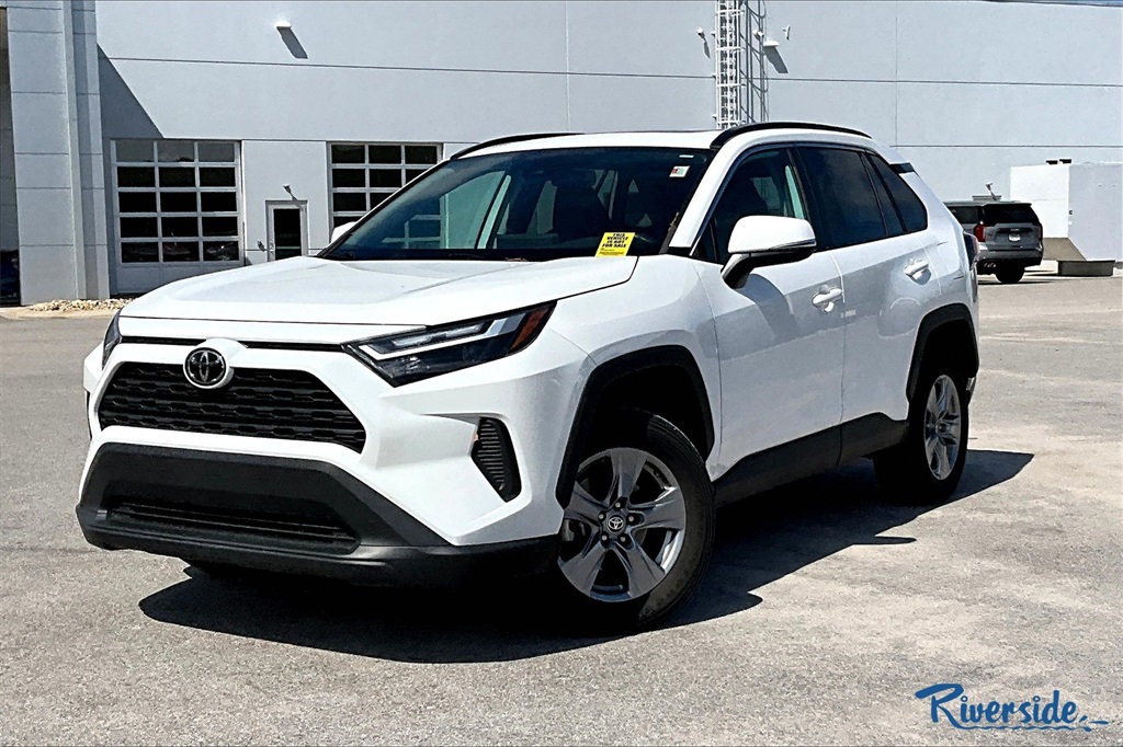 2022 Toyota RAV4 XLE photo 3